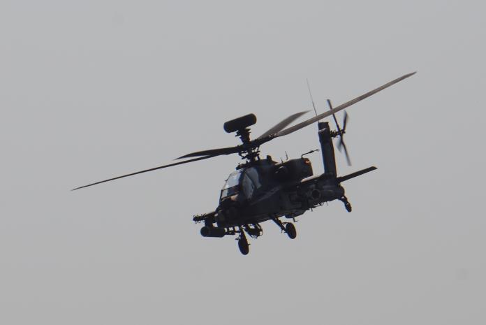 ▲陸軍新社龍翔營區開放，AH-64E攻擊直升機性能展示。（圖／記者呂炯昌攝）