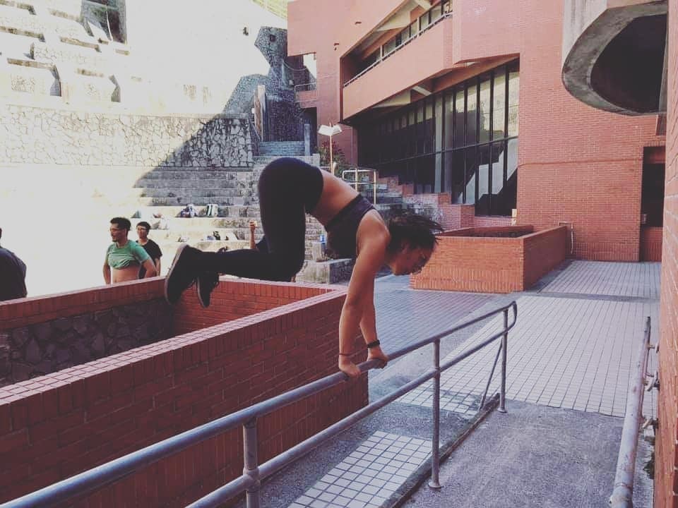 跑酷就是移動跨越障礙物（圖／台灣摩猴跑酷提供）