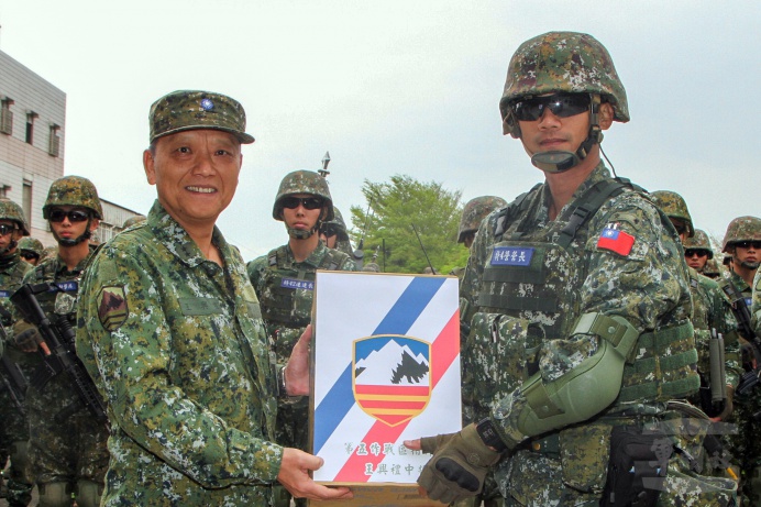 ▲ 第五作戰區指揮官王中將15日慰勉特戰部隊。（軍聞社記者卓以立攝）