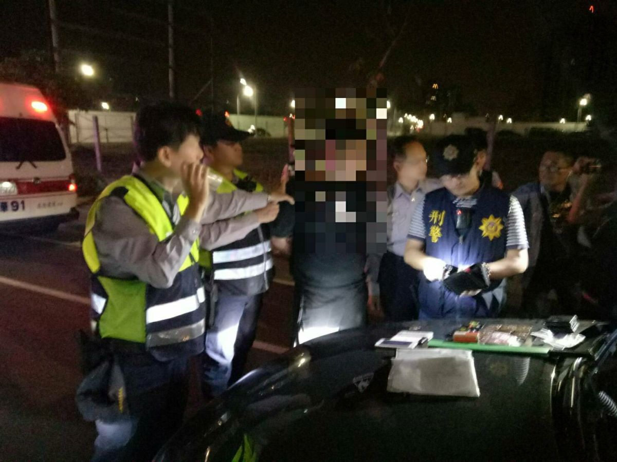 ▲經警消人員破窗後，警方當場查獲毒品，2名林嫌坦承吸食，全案經詢問後依毒品危害防制條例案移送偵辦。(圖／記者郭凱杰翻攝，2019.04.01)