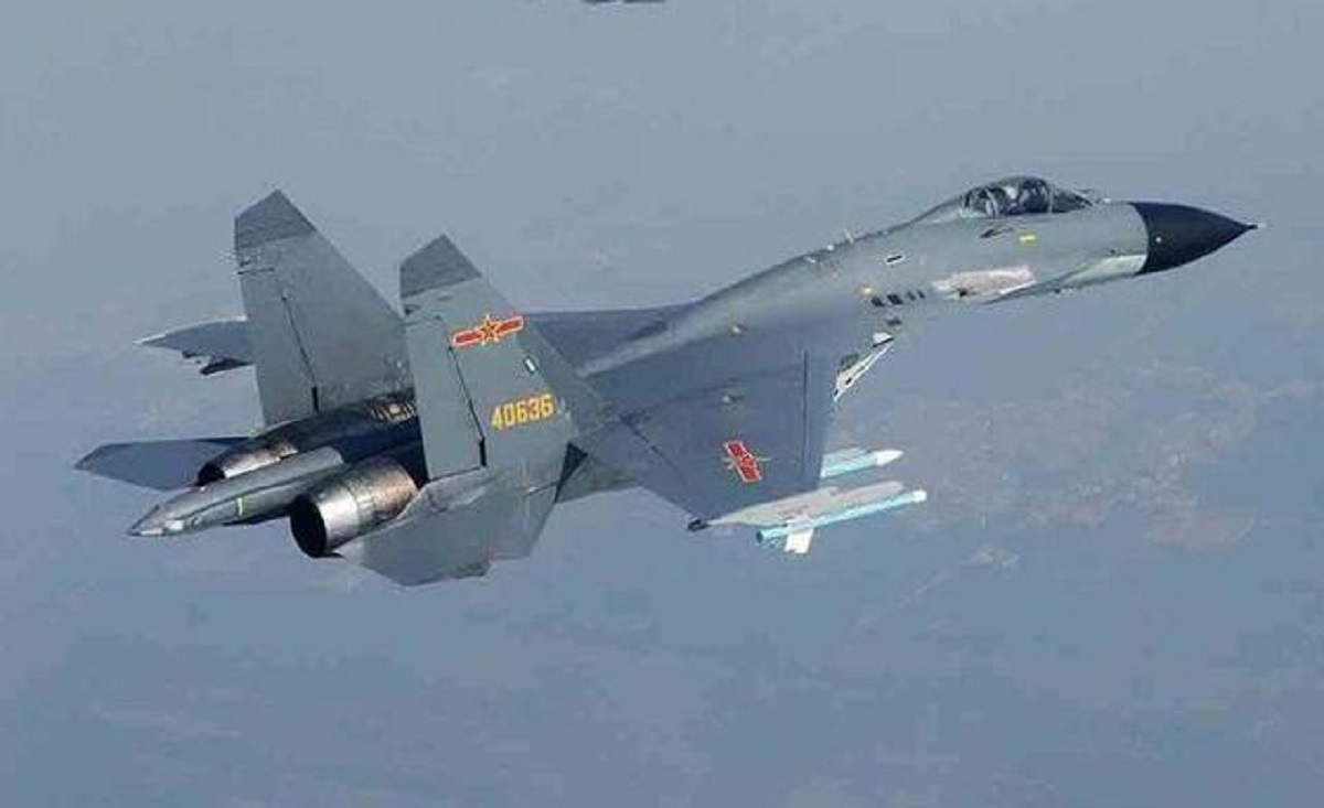 ▲中共解放軍殲 11 型戰機 31 日上午 11 時踰越台海中線，進入我國海峽西南面空域。（圖／取自王浩宇臉書）