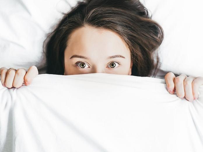 夫妻同床老公睡不好？日本研究：這樣作能改善睡眠品質
