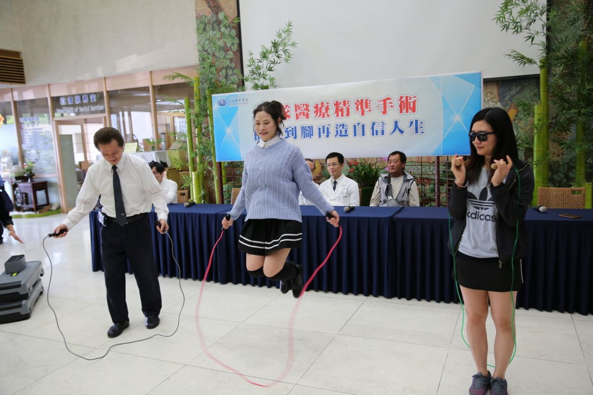 ▲醫師提醒，蟹足腫或疤痕肥厚體質者，不適合靠「腓腸肌肌肉肥大改良術」消除蘿蔔腿。（圖／花蓮慈濟醫院提供）