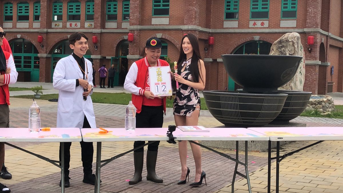 ▲趙正平在節目上澄清，並合體辣模子涵。（圖／台視提供）