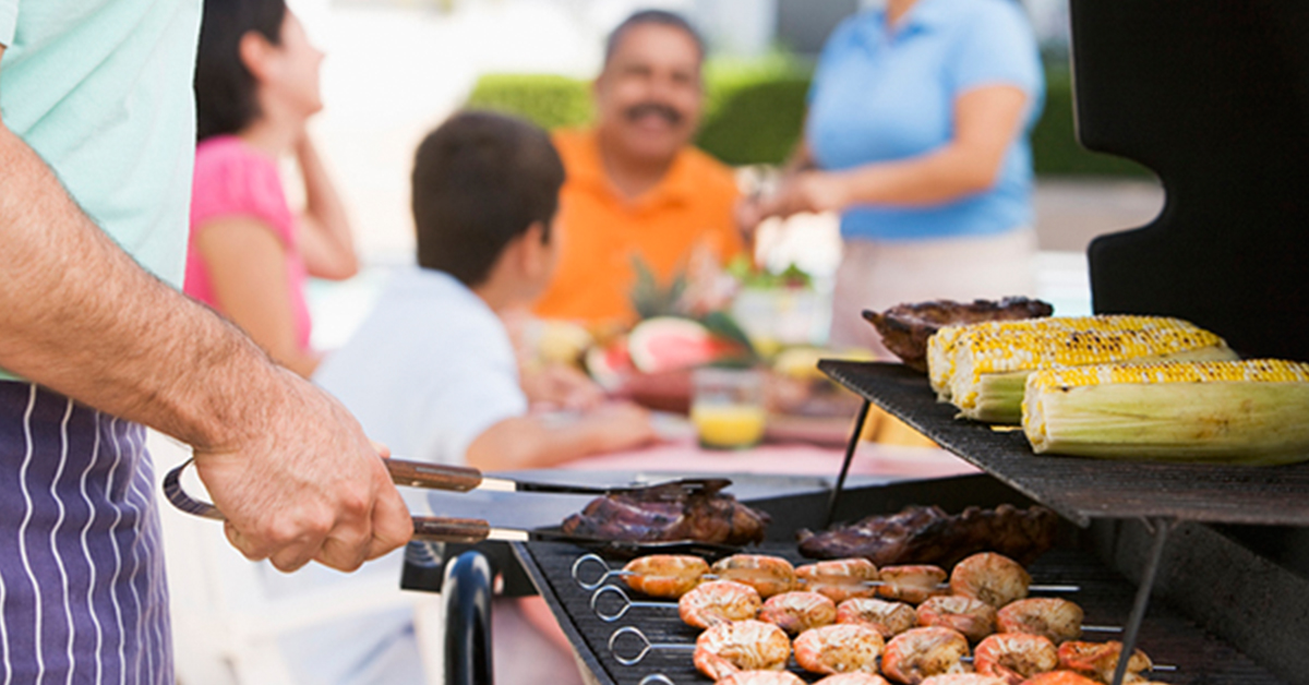 ▲衛生福利部食品藥物管理署列出食品存放、低溫保鮮及預防食品中毒的5藥原則，讓民眾露營野炊時能吃得安心。（圖／ingimage）