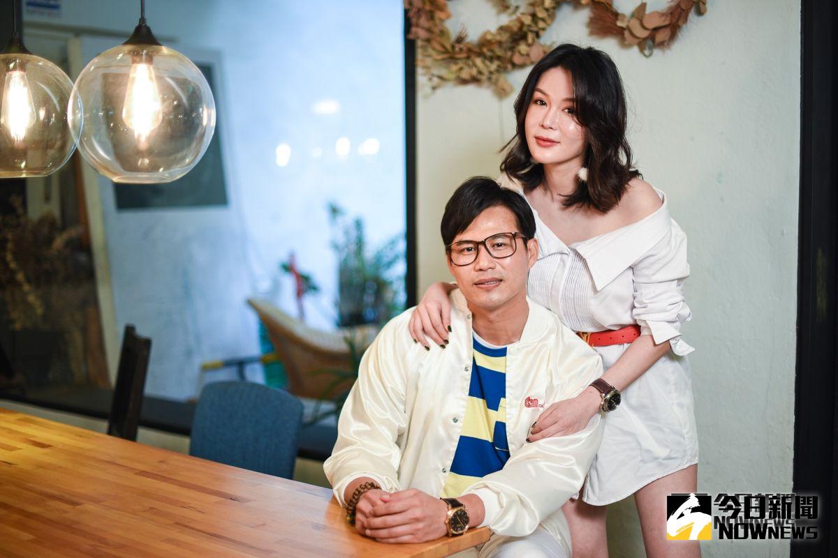 ▲陳國華（左）就讀國二的兒子昨（16）日在公車站牌遭機車撞飛，騎士肇事逃逸讓他痛心，希望對方出來面對。（圖／記者陳明安攝）