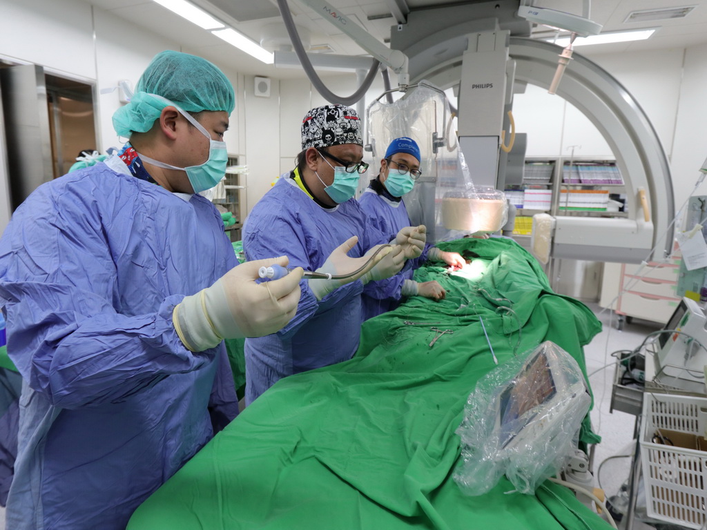 ▲醫生搶救心臟病患者。 (圖／醫院提供2019.4.2)