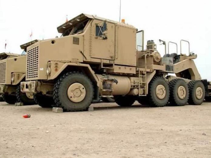 ▲為了運輸M1A2戰車，國軍將一併向美採購M1070拖車頭。（圖／美國陸軍）