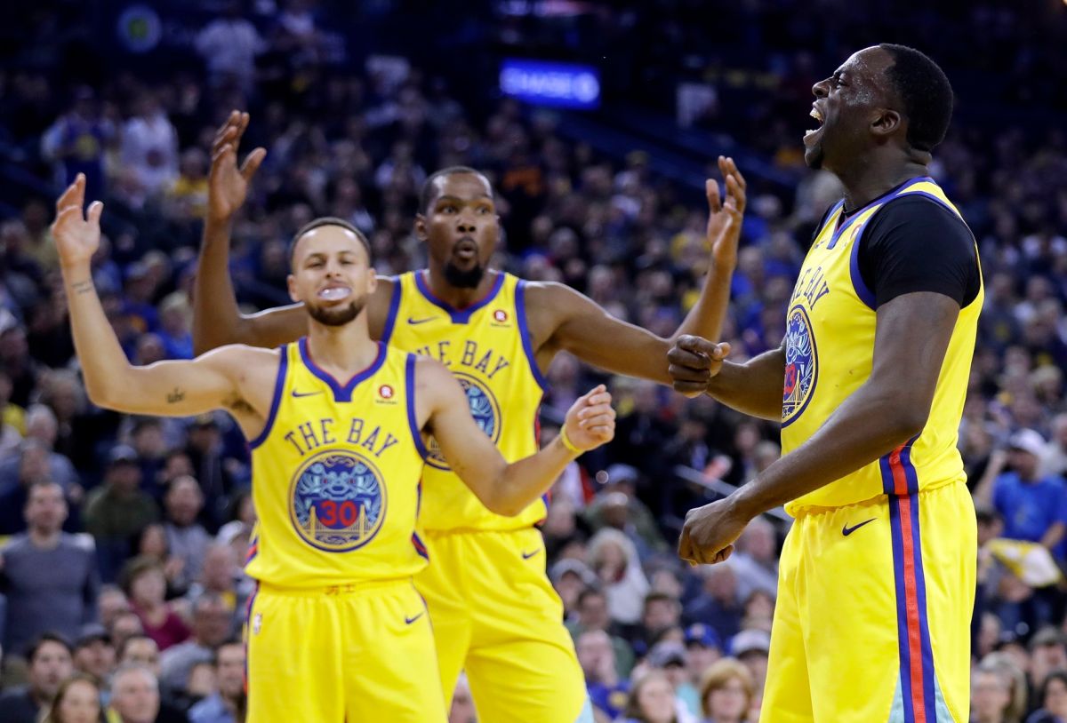 Draymond Green、Stephen Curry和Kevin Durant不滿裁判吹罰。（圖／美聯社／達志影像）