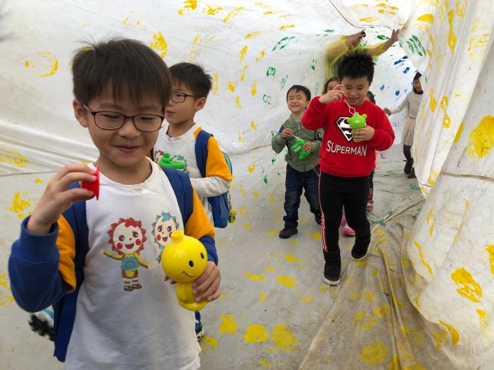 超新奇！全台最大豬造型風箏隧道　「新北童樂節」在三重
