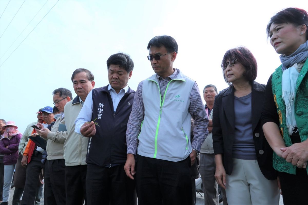 ▲主委陳吉仲等相關人員到元長、北港鄉鎮會勘受害田區。（圖／記者蘇榮泉攝，2019.04.03）