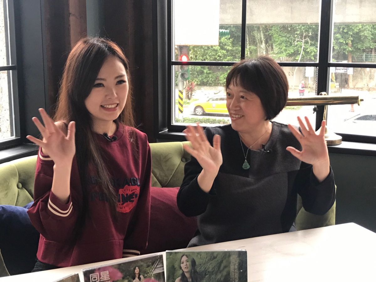 NOWnews今日新聞最夯節目「小玉巷仔內」，4月8日邀請到有「小謝金燕」稱號的歌壇美女木熙衣。（圖/NOWnews）