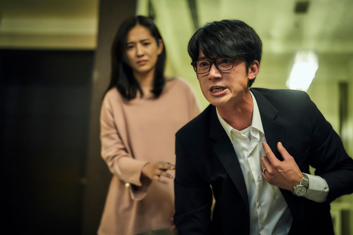 ▲《我們與惡的距離》吳慷仁演出殺人犯李曉明的辯護律師。（圖／公視提供）