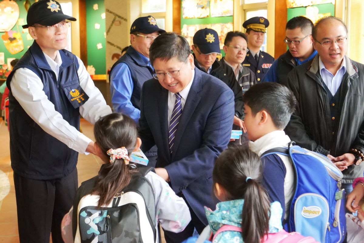 ▲新竹縣長楊文科(左二)就任一百天，施政滿意度調查有逾四成民眾表示滿意。（圖／新竹縣政府提供）