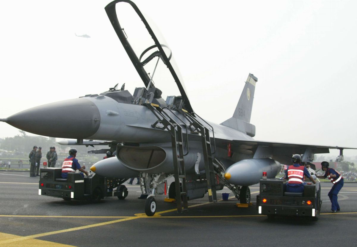 ▲F-16、幻象2000、IDF經國號等三型主力戰機起降演練，下月28日將在花壇戰備道舉行漢光35號戰機起降演習。（圖／（資料照 軍方提供）