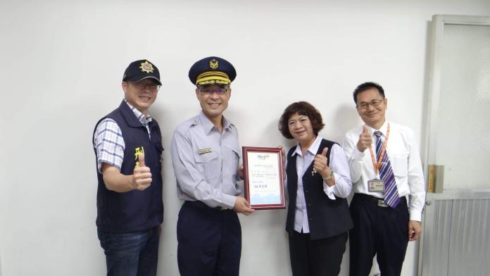 北港警長表揚成功攔阻詐騙匯款行員