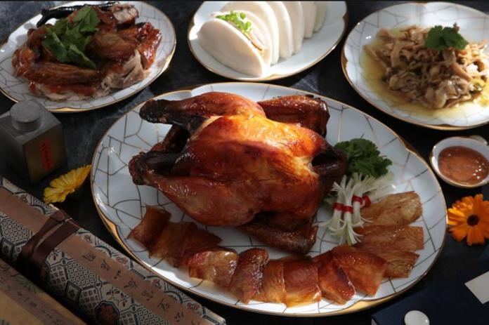▲掛爐燒雞是山海樓的招牌菜。（圖／取自山海樓臉書）