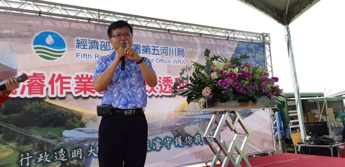 ▲第五河川局長陳中憲強調疏濬作業公開透明。（圖／五河局提供）