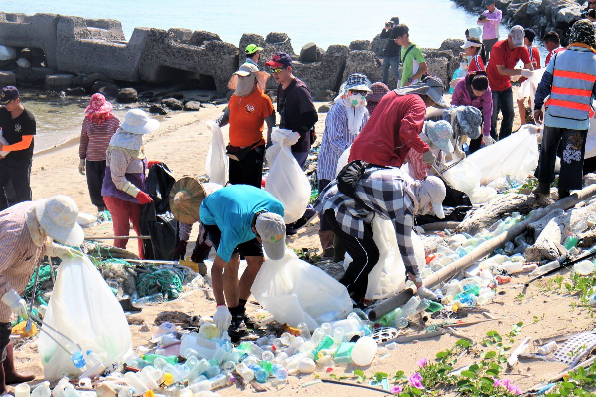▲澎湖縣環保局尋求跨機關的合作，觀光局澎管處同意建立夥伴關係，攜手合作對抗嚴重的海廢問題。（圖／記者張塵攝，2019.04.10）