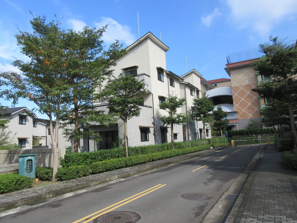 新店青山鎮社區環境清幽、高隱密性，深受名人喜愛。（圖／信義房屋提供）