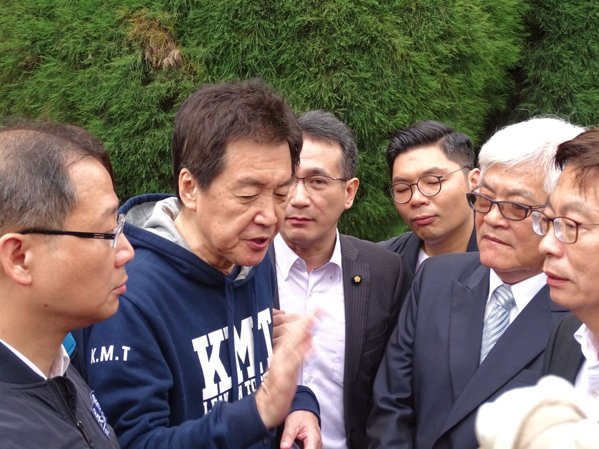 ▲李進勇（右二）接中選會主委人事案，因爲國民黨立院黨團強力阻擋而卡關。（圖／記者呂炯昌攝, 2019.4.11）