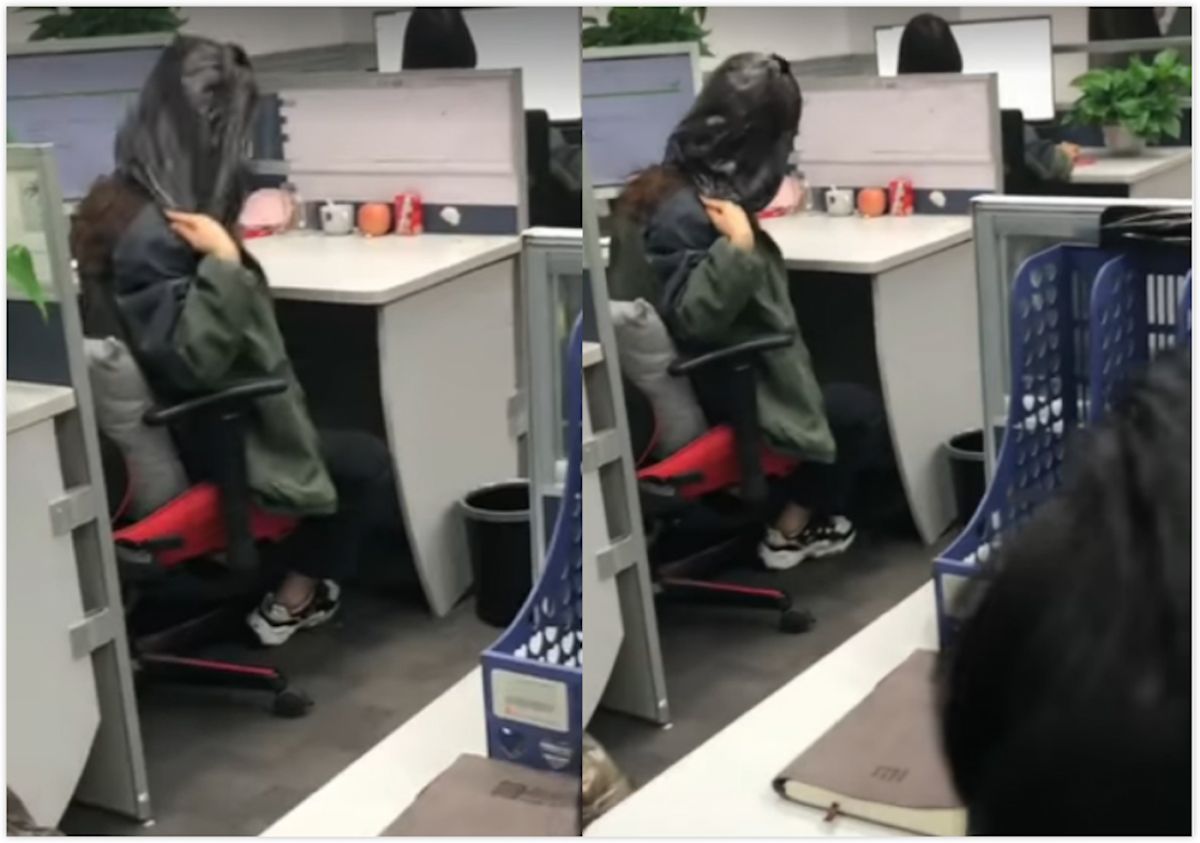 ▲原PO表示，辦公室一名女同事突然拿起黑色垃圾袋就往頭上套，接著再拿起地上的黑色垃圾桶戴在頭上，輕輕鬆鬆更換完新的垃圾袋，短短 24 秒影片曝光後，立刻引爆網友熱議。（圖／翻攝自爆廢公社公開版）