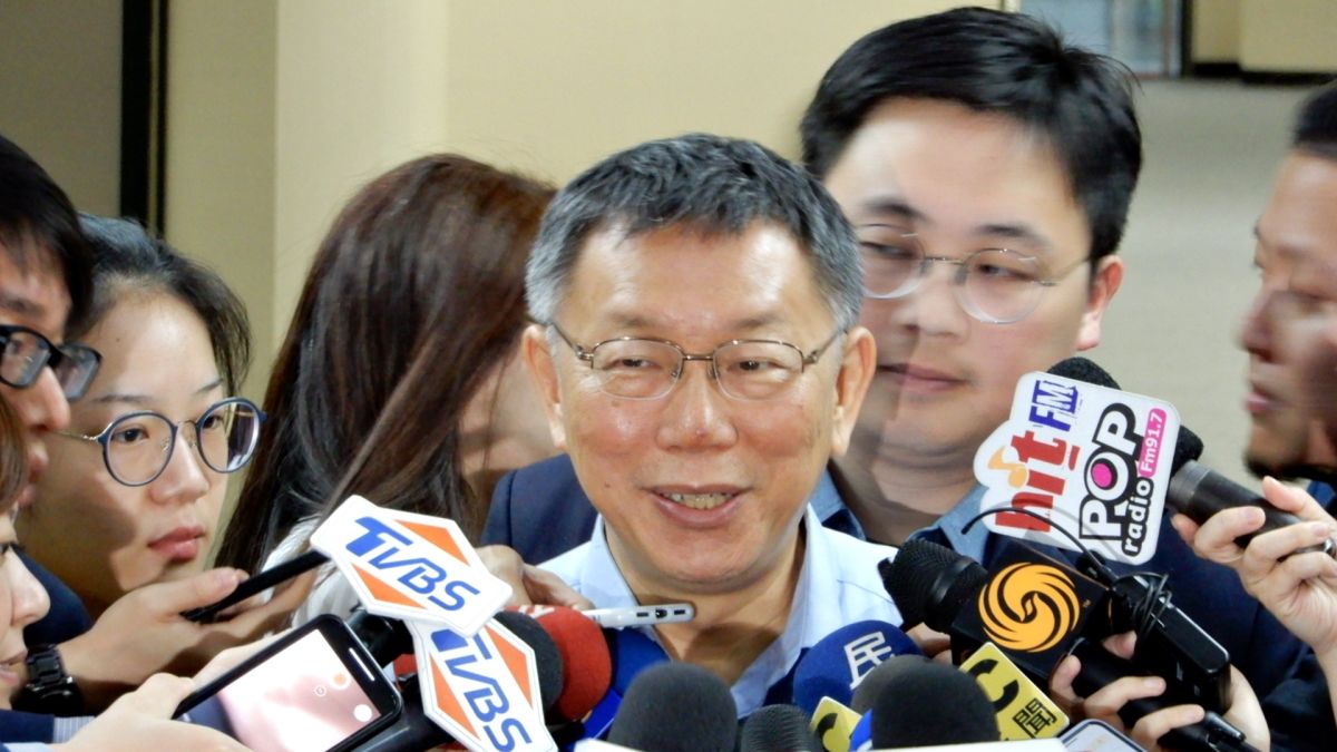 台北市長柯文哲11日在市府接見來訪的上海市台辦主任李文輝。（圖 / 記者陳弘志攝，2019.04.11）