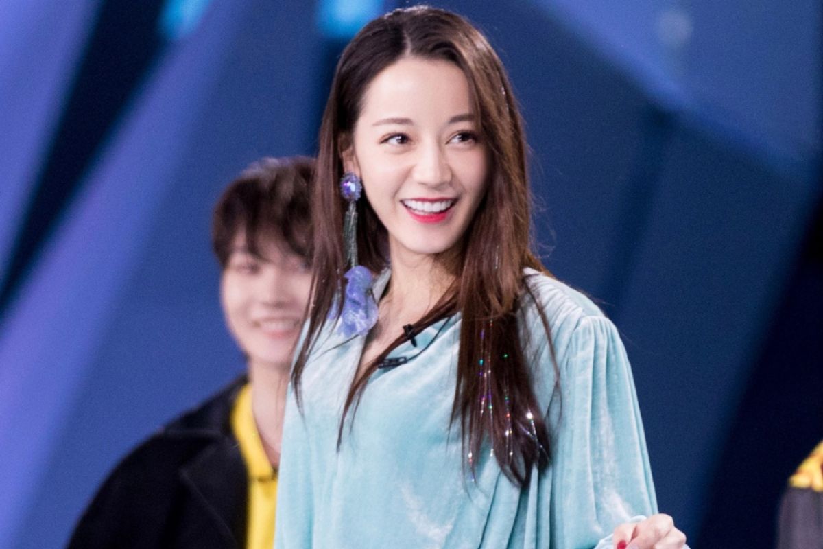 ▲迪麗熱巴被爆假面甜心。（圖／微博）