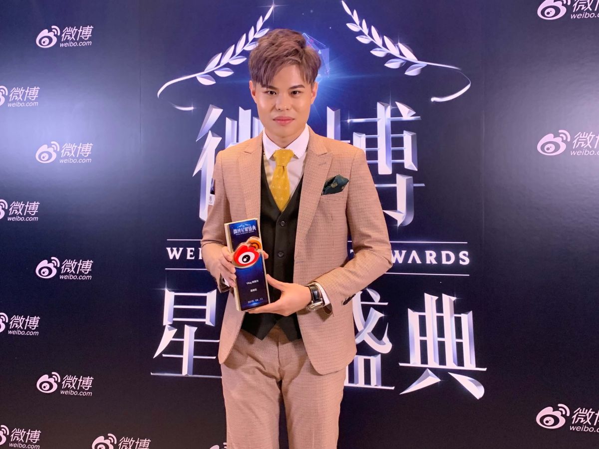 ▲聖結石在香港喝果汁，沒想到差點送命。（圖／Webtvasia Taiwan 提供）
