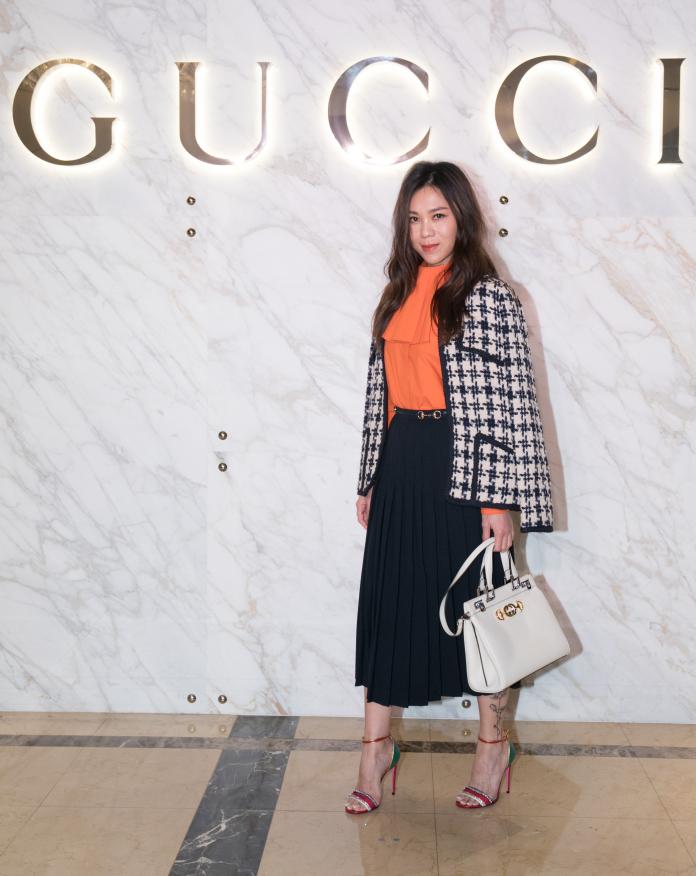 ▲蔡健雅在正式穿搭中小露性感腳踝與美趾。(圖/GUCCI提供)