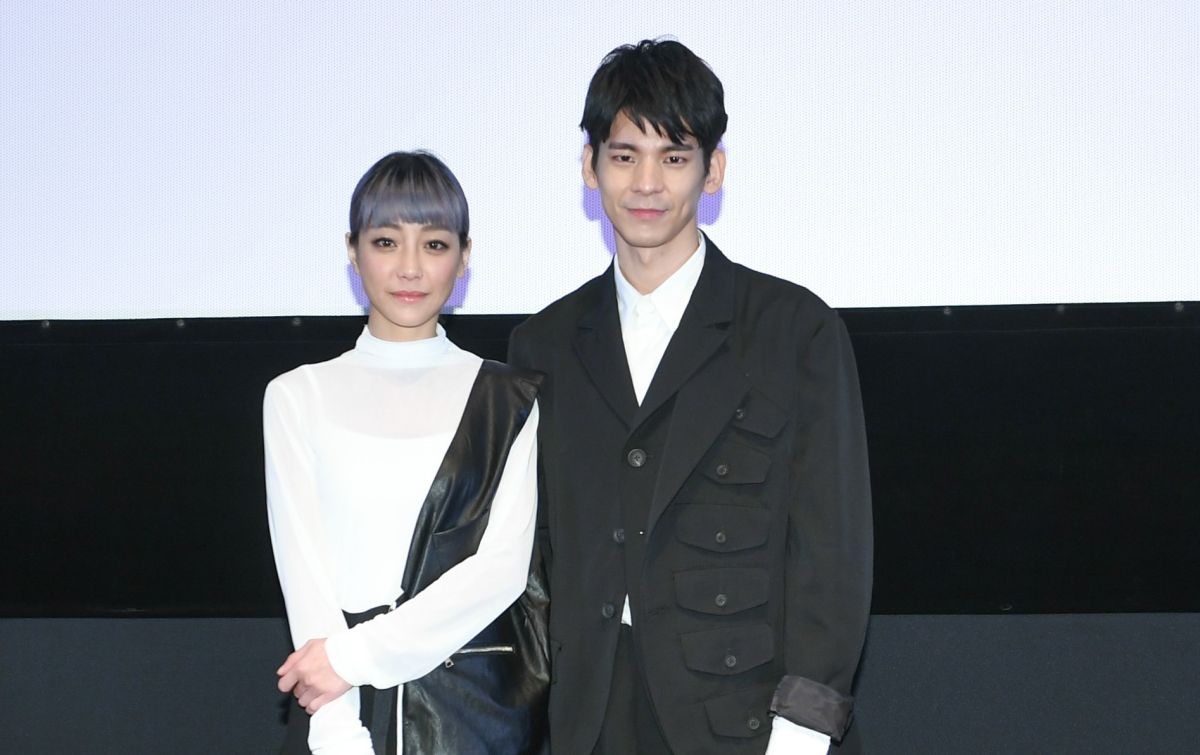 ▲謝欣穎、林柏宏（右）在片中飾演強迫症戀人。（圖／牽猴子）
