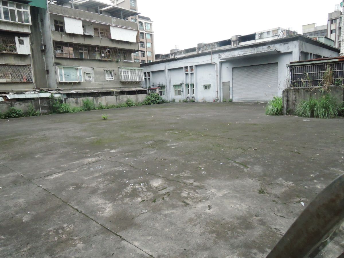 ▲新北市交通局規劃在景平路442號旁闢建機車停車場，共可提供350個機車停車格。(圖／新北市交通局提供)