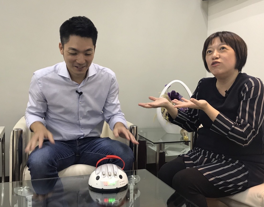 NOWnews今日新聞最夯節目「小玉巷仔內」，12日邀請到「立院男神」蔣萬安，在測謊機單元，也難逃被電的命運。（圖/NOWnews）