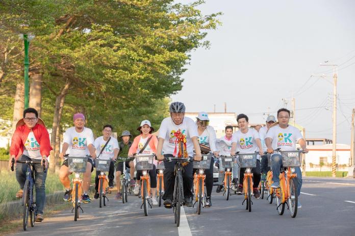 台北市長柯文哲4月持續隨媽祖繞境自行車行程。（圖／翻攝柯粉俱樂部臉書）