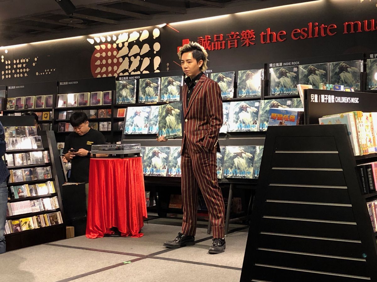 ▲謝和弦今（13）日推出《像水一樣》黑膠唱片。（圖／記者吳雨婕攝, 2019.04.13）
