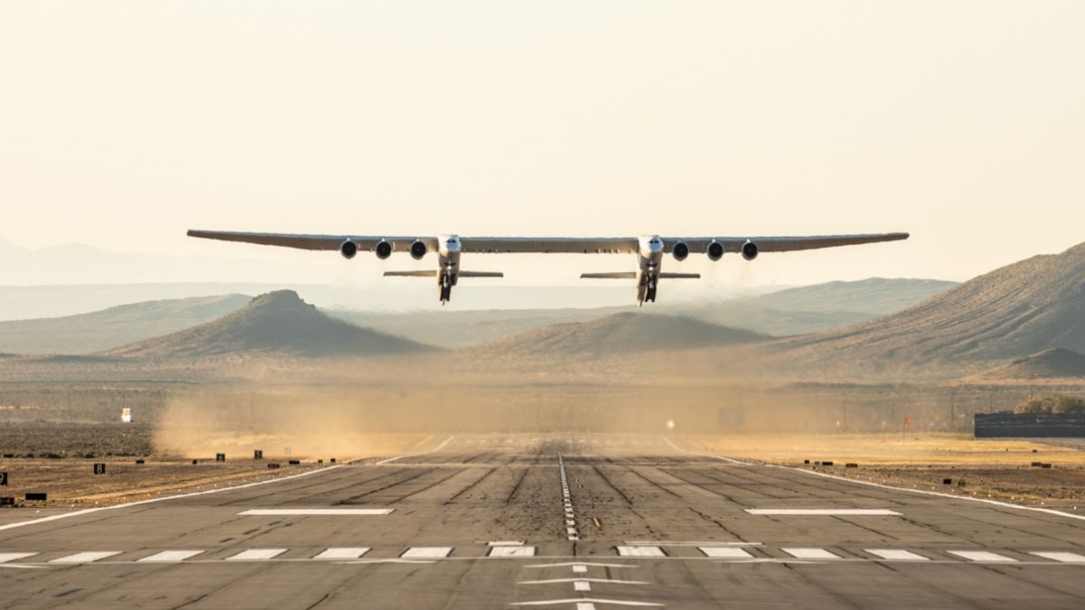 ▲世界最大飛機「同溫層發射系統」(Stratolaunch Systems)試飛成功。（圖／翻攝網路）