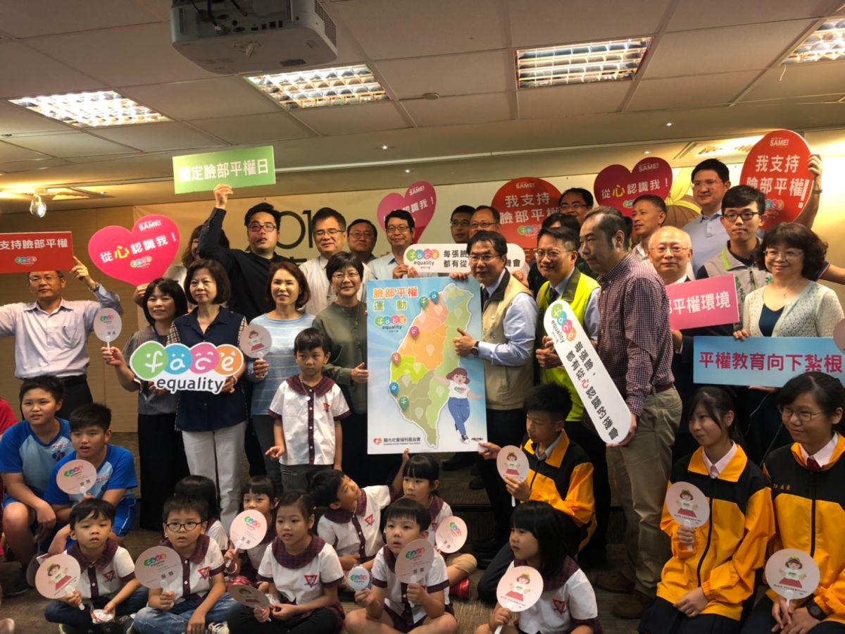 ▲「臉部平權」運動需從你我做起，許多國中小和店家也一同響應（圖/記者林怡孜攝，2019,4.15）