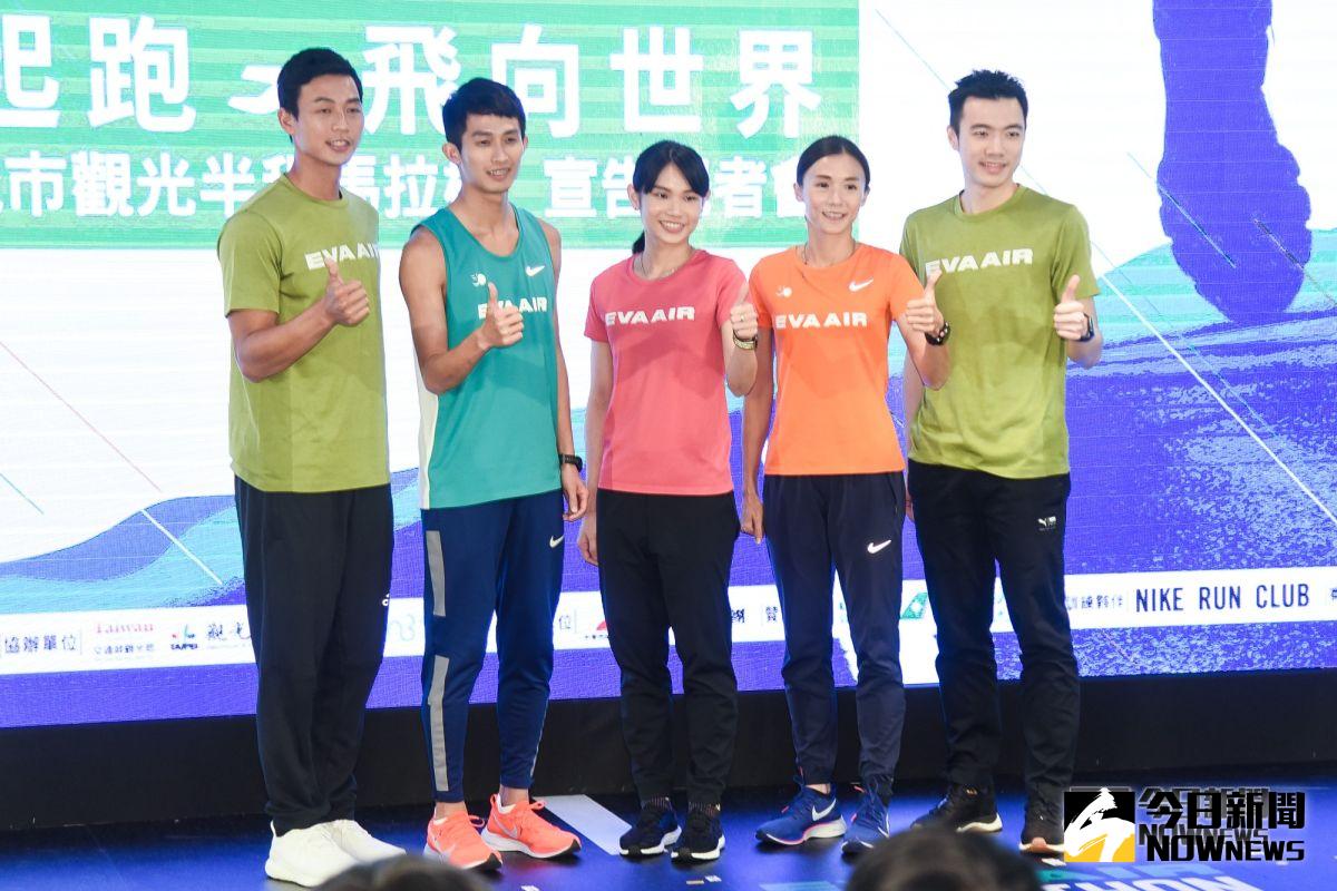 ▲長榮航空將於 10 月 27 日舉辦第 2 屆城市觀光半程馬拉松，找來世界球后戴資穎、網球一哥盧彥勳、羽球王子王子維等運動好手站台，報名參加還可獲得最高 2,500 哩程數。（圖／記者陳明安攝，2019.04.16）