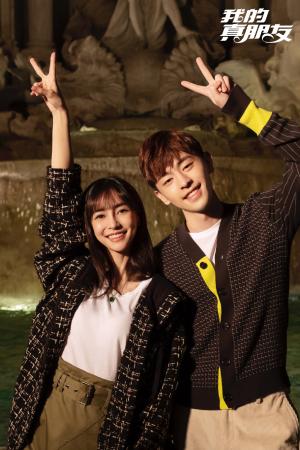 ▲鄧倫（右）與Angelababy（左）拍戲期間，曾傳出車震緋聞，但雙方都出面否認。（圖／翻攝自微博＠我的真朋友）