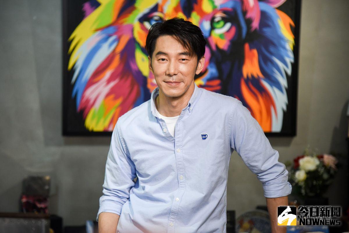 ▲李李仁接受媒體聯訪。（圖／記者陳明安攝，2019.04.16）