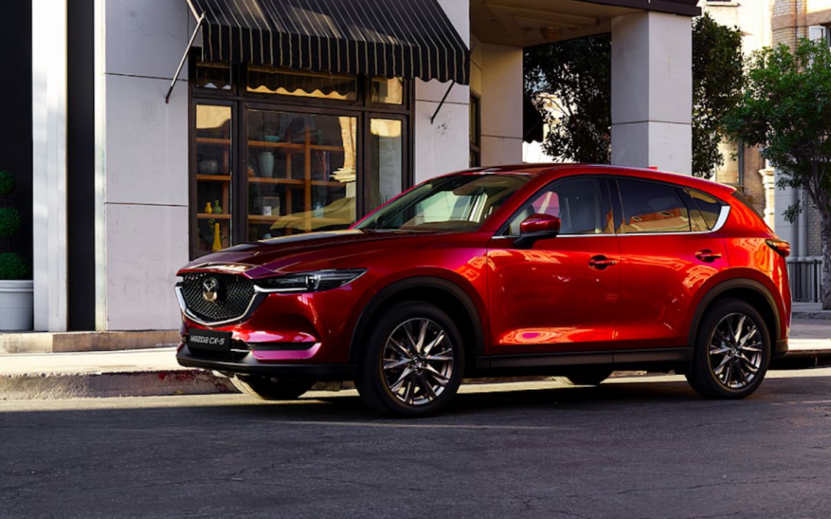 ▲MAZDA CX-5 及 MAZDA 6 ，其搭載 2.2L Skyactiv-D 柴油引擎，經召回改正後仍再發生冷卻水外溢問題，交通部建議建議重新辦理召回檢修作業。（圖／台灣馬自達）