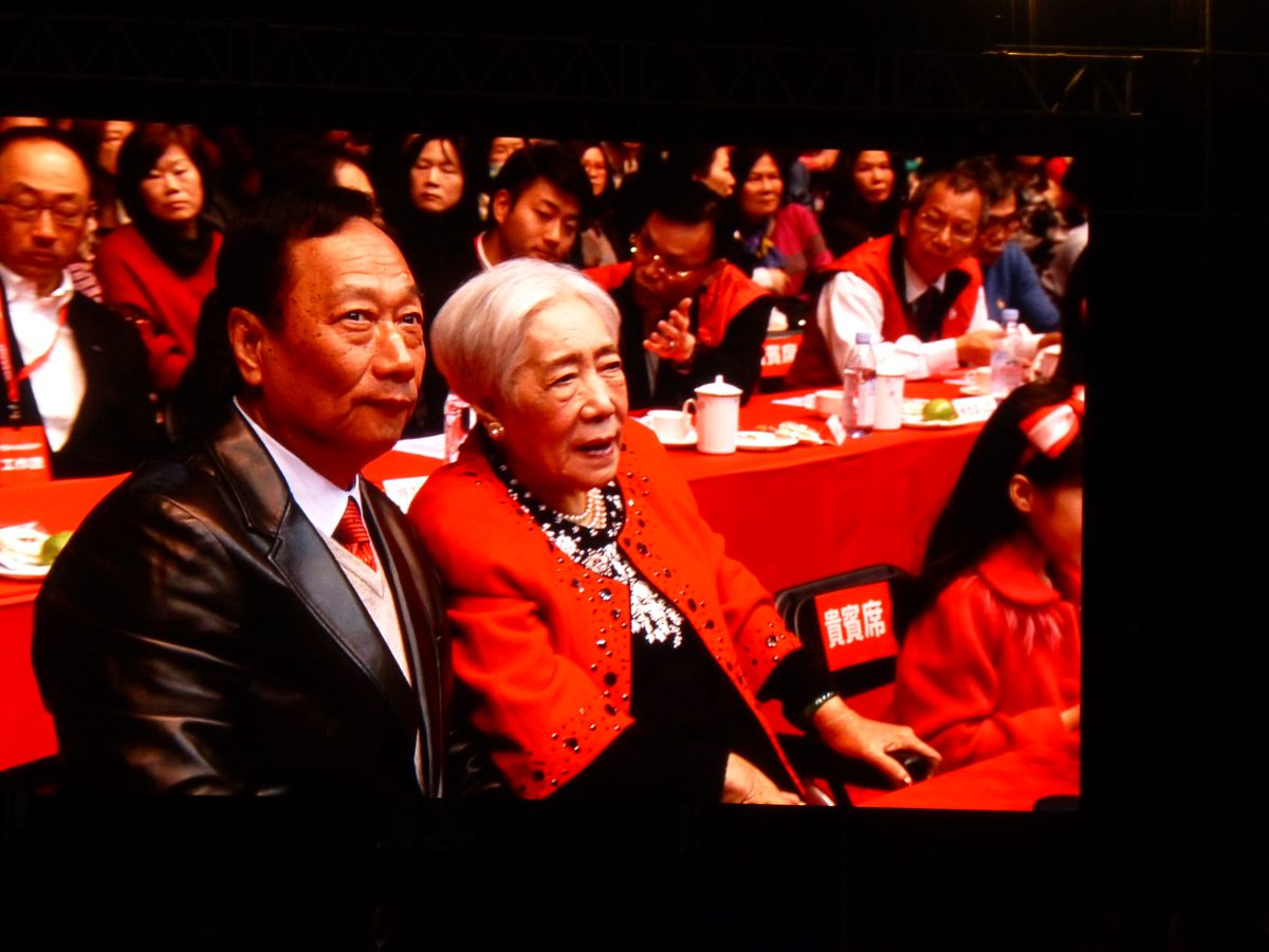 ▲鴻海董事長郭台銘表示自己有意參選總統，但可能得問過家中的兩個女人，一是母親初永真，二是妻子曾馨瑩。（圖／NOWnews資料照片）