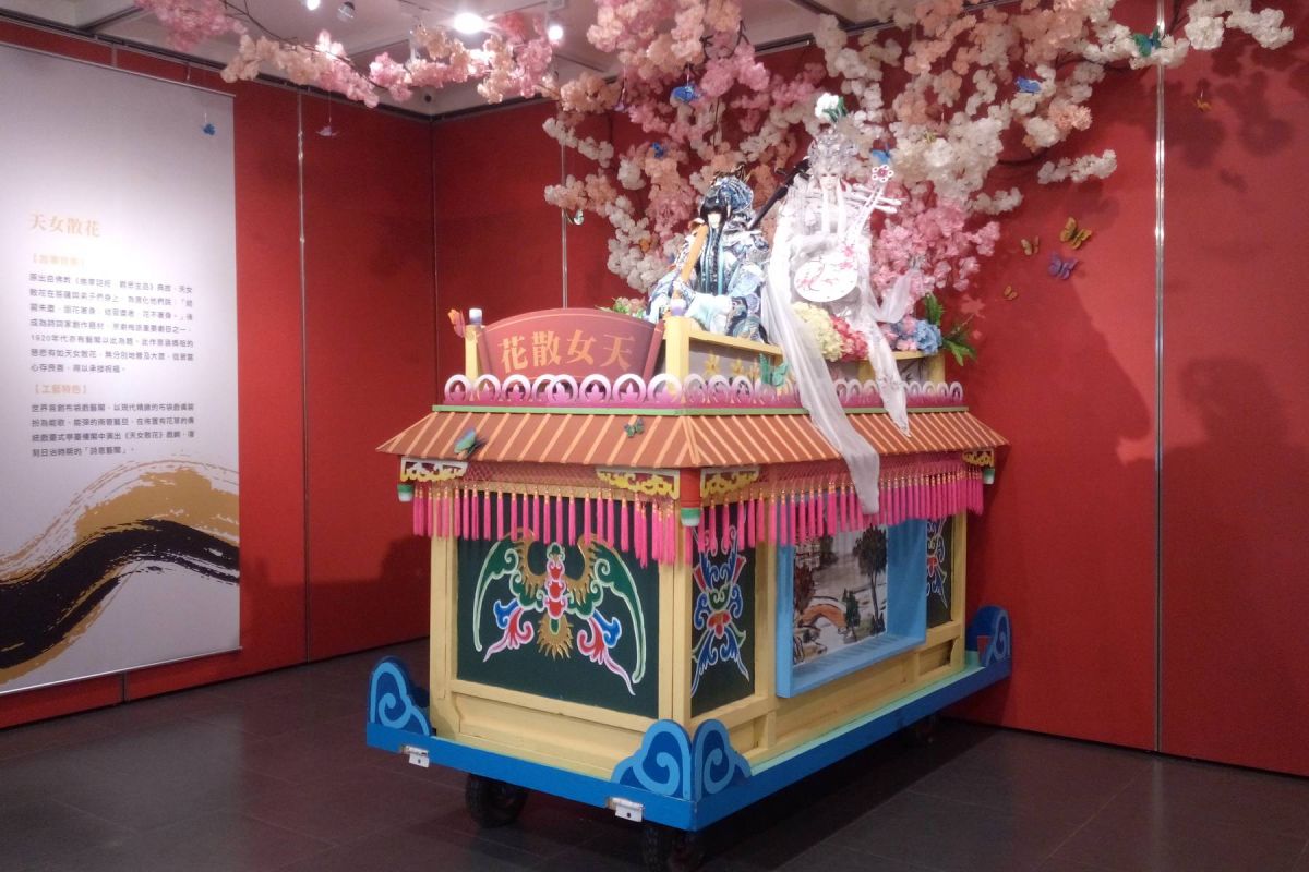 ▲以布袋戲為主軸的藝閣花車。（圖／記者洪佳伶攝，2019.04.17）