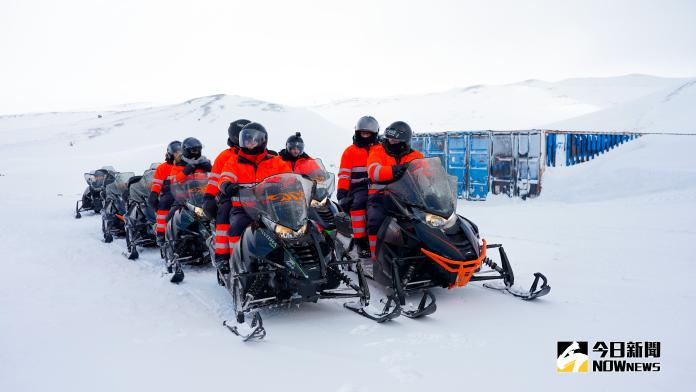 ▲ 「金環之旅」必定搭配的動態冬日體驗：雪上摩托車，享受奔馳雪原的快感。（圖／記者謝美伶攝）