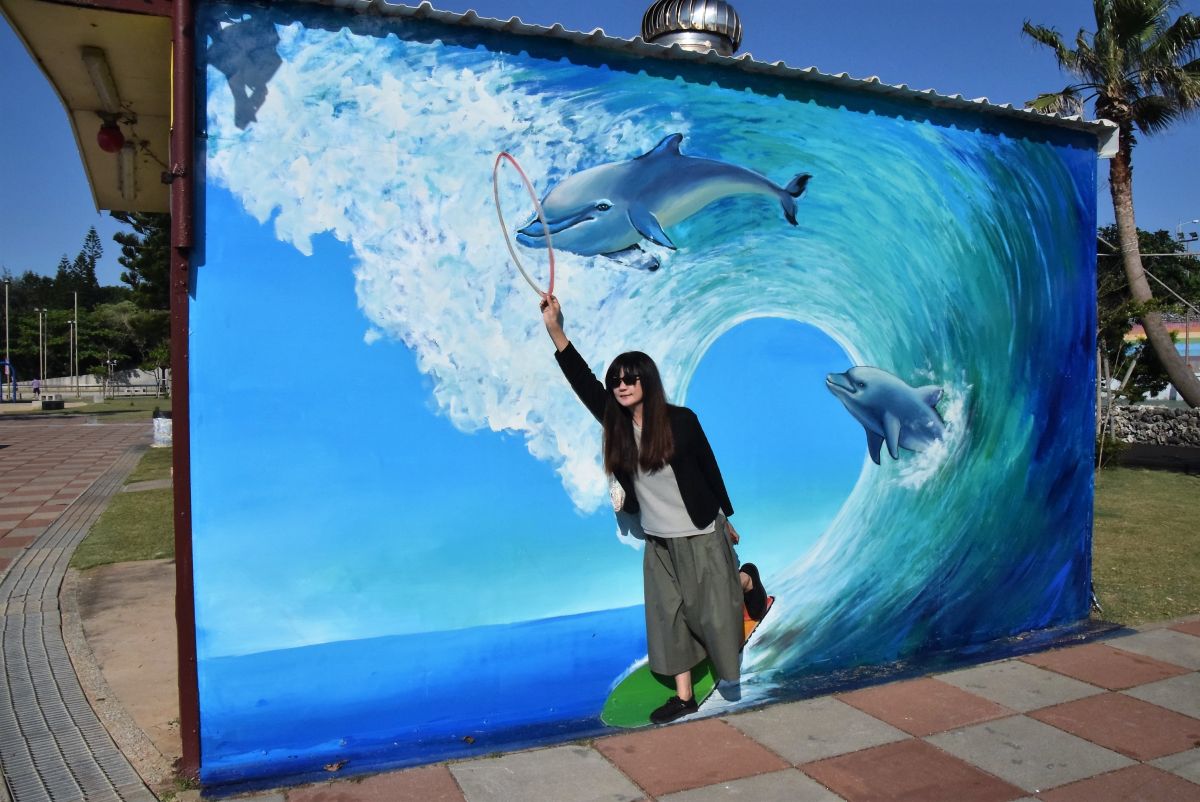 ▲澎湖觀音亭的國際花火節現場，出現逗趣的海洋生物壁畫，深深吸引民眾的目光。（圖／記者張塵攝，2019.04.17）
