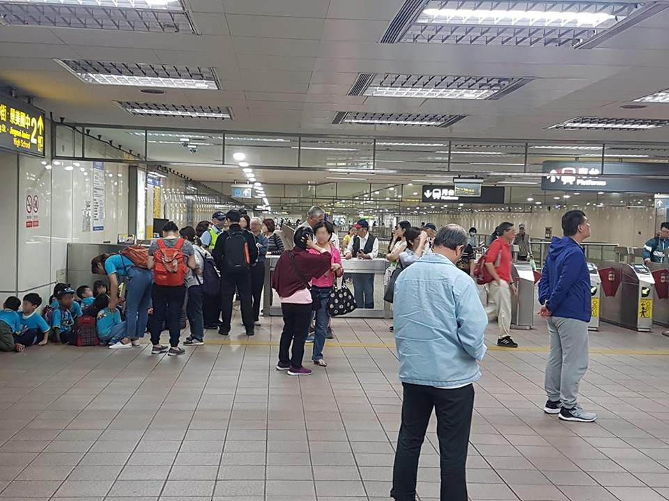 ▲花蓮發生6.1強震，台北市震度4級，北捷一度停駛檢修確保安全。（圖／翻攝自爆怨公社, 2019.04.18）