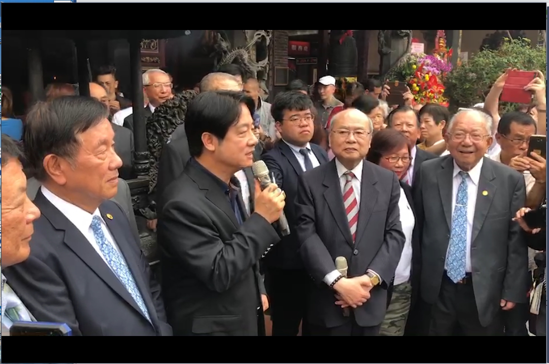 鴻海旗下中國大陸的富士康內部，卻設有多處「中共黨支部」一事，引發各界擔憂。前行政院長賴清德19日赴台北保安宮參拜後受訪表示，「這部分可能郭台銘董事長要跟社會大眾說明」。( 圖／賴清德辦公室提供）