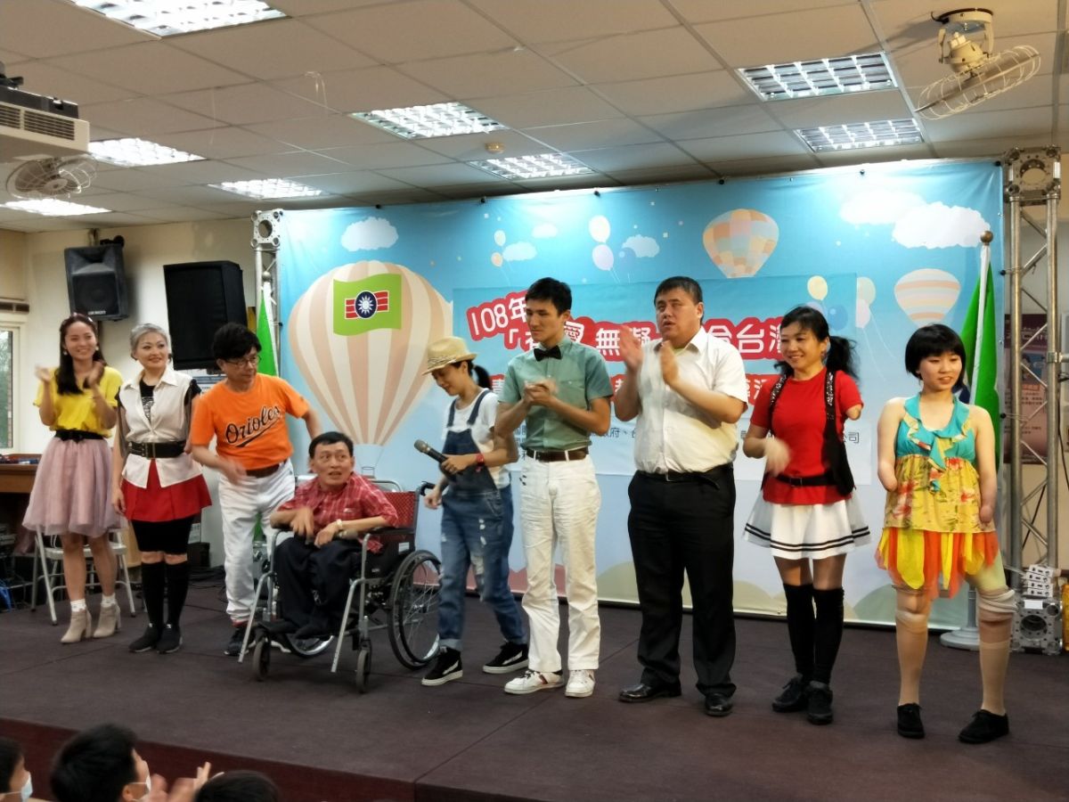 ▲混障綜藝團到校演出，用愛來化解障礙。（圖／記者蘇榮泉攝，2019.04.19）