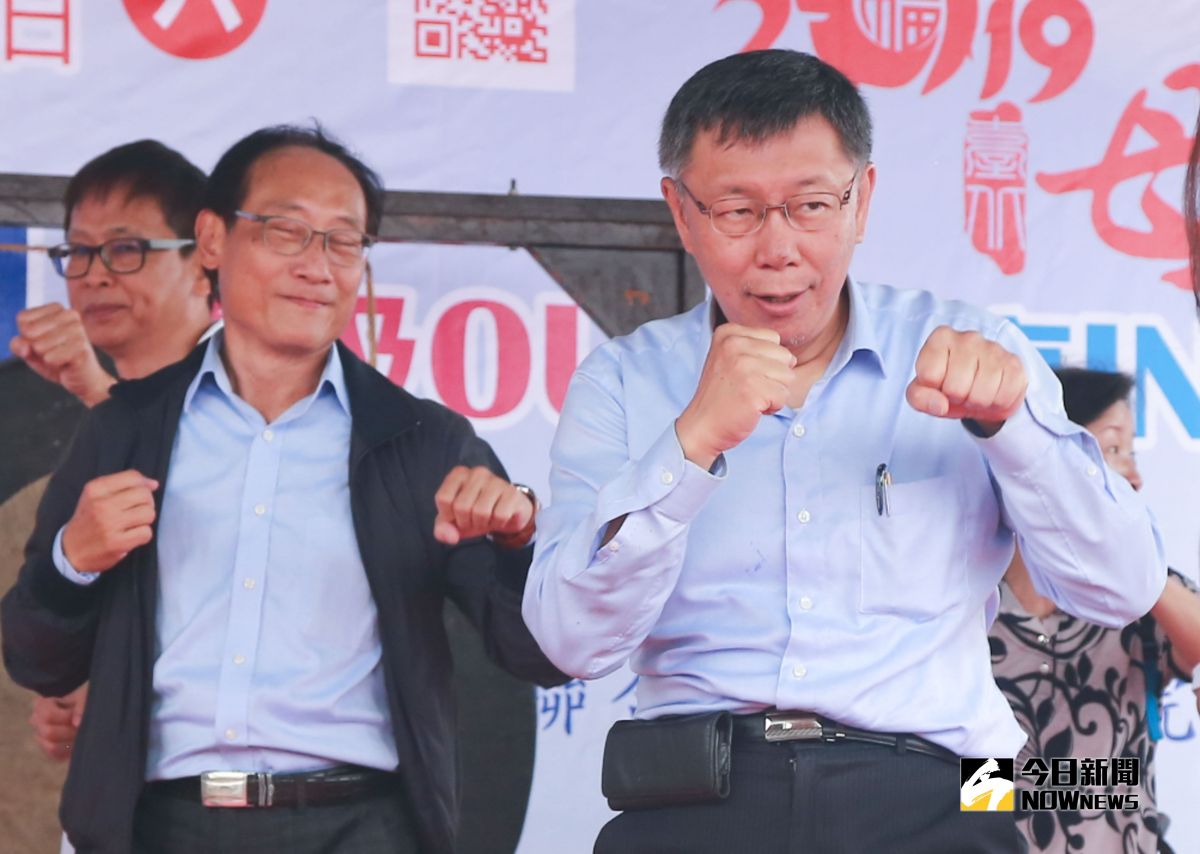 ▲台北市長柯文哲出席松山慈惠堂活動，大跳暖身操。（圖／記者葉政勳攝 , 2019.04.20）