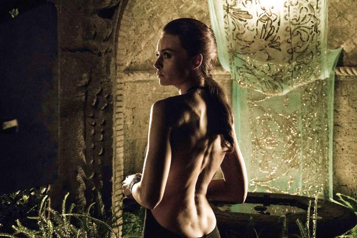 ▲凱西亞絲穆妮亞柯酥胸大方見客，強壓現場數百青春辣妹。（圖／海鵬）